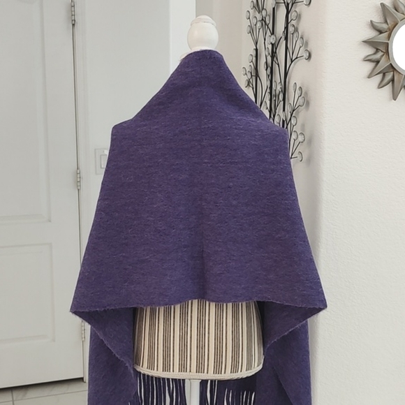 New Dillard's Soft Grape Purple Fringed Scarf / Wrap Winter Fall - Picture 6 of 10